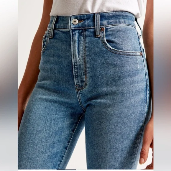 NWT - Abercrombie - Women's High Rise Skinny Jean in
Medium Wash - Size 32XL - Picture 3 of 12